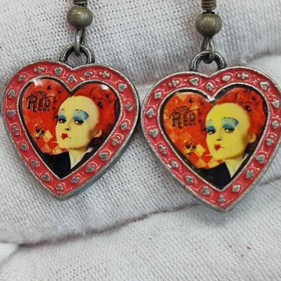 Alice in Wonderland 2010 Red Queen Red Heart Dangle Earrings - Picture 2 of 7